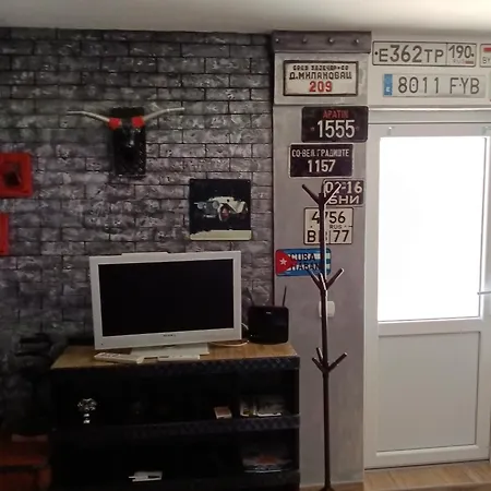 アパート Garage ドニー・ミラノヴァツ