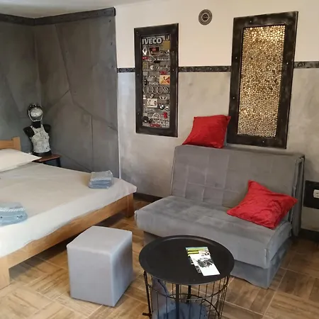 Apartman Garage *