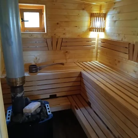 Garage アパート ドニー・ミラノヴァツ